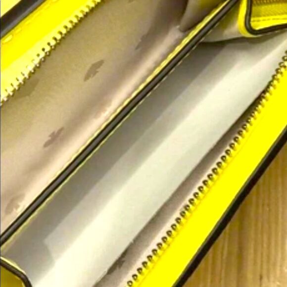 KATE SPADE NWT YELLOW LEATHER ARCHIE MEDIUM BIFOLD WALLET COMICS BETTY VERONICA - Picture 13 of 13